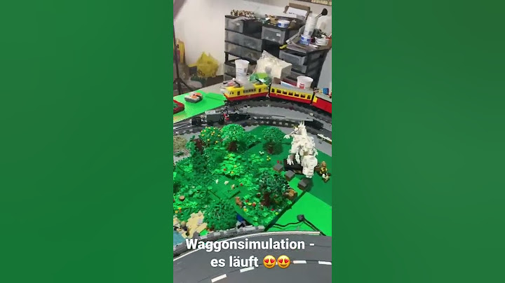 Testfahrt eines langen Lego Zug Waggons durch Weichen und Kurven