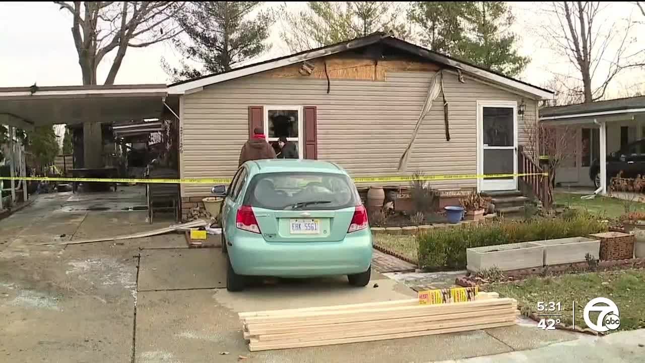 Fire crews battle flames at a mobile home park in Novi; 2 homes are a ...