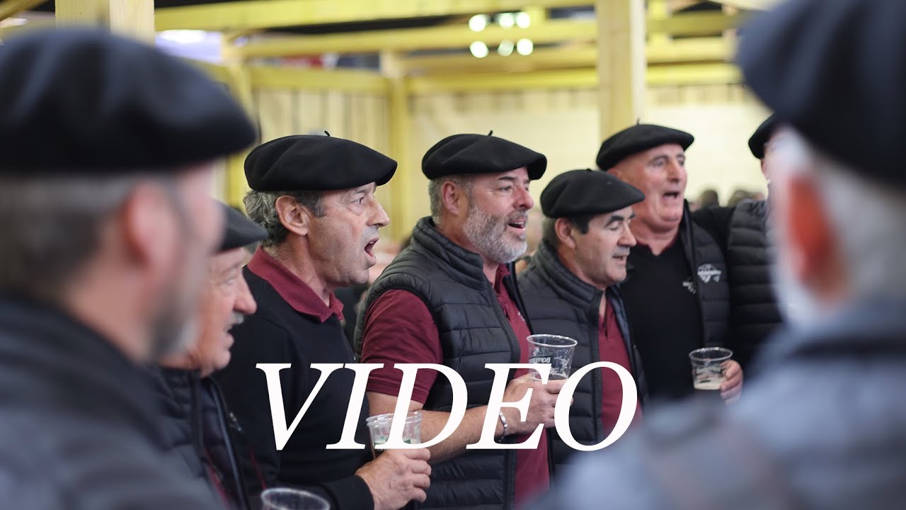 Chœur d'hommes Barloungueres au salon international de Paris