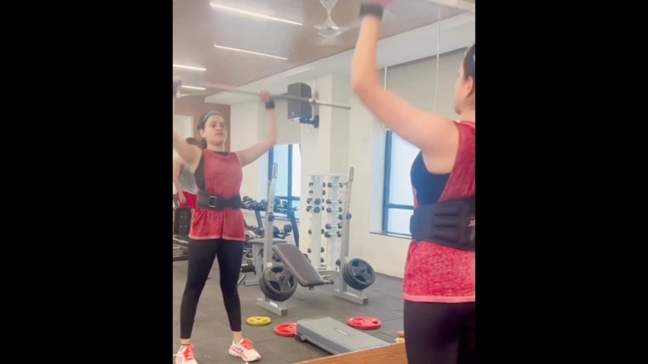 Bigg Boss Season 9 Telugu Contestant Thanuja Gowda Workout in Gym Video