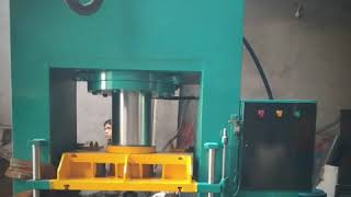 Hydraulic press machine 300 ton