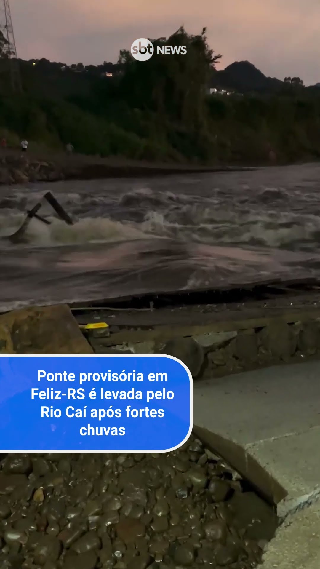 Ponte provisória em Feliz-RS é levada pelo Rio Caí após fortes chuvas