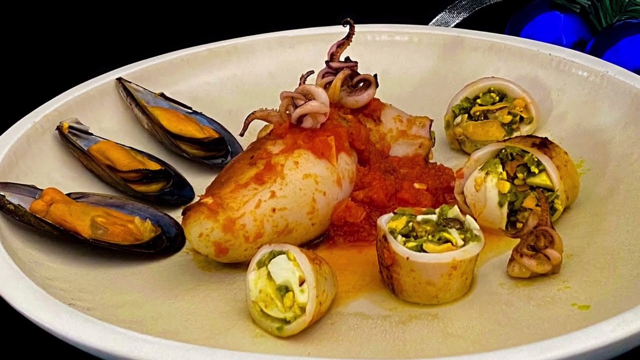 CALAMARES RELLENOS DE MEJILLONES Y HUEVO DURO EN SALSA DE TOMATE. #recetasdenavidad