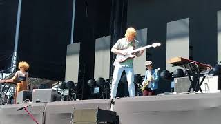 Ladies don't play guitar - Tennis