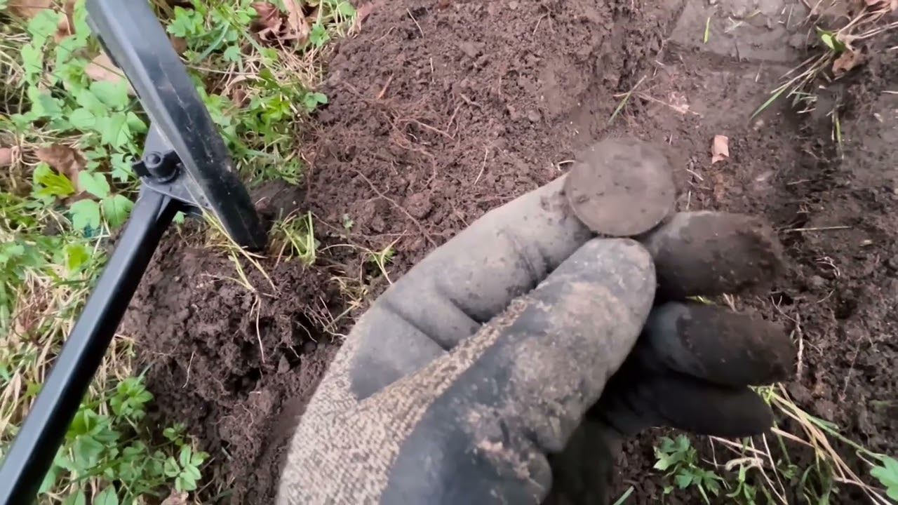 Rataspää Aarteen etsintää metallinpaljastimella