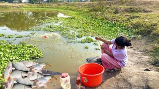 Fishing Video || The Cute girl is Fishing with a Hook in the big pond | Hook Fishing