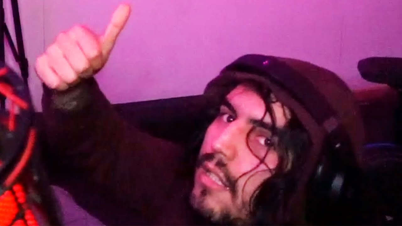 REACCIONO A MI VIDEO MAS CRINGE Y MI NOVIA ME DEJA.