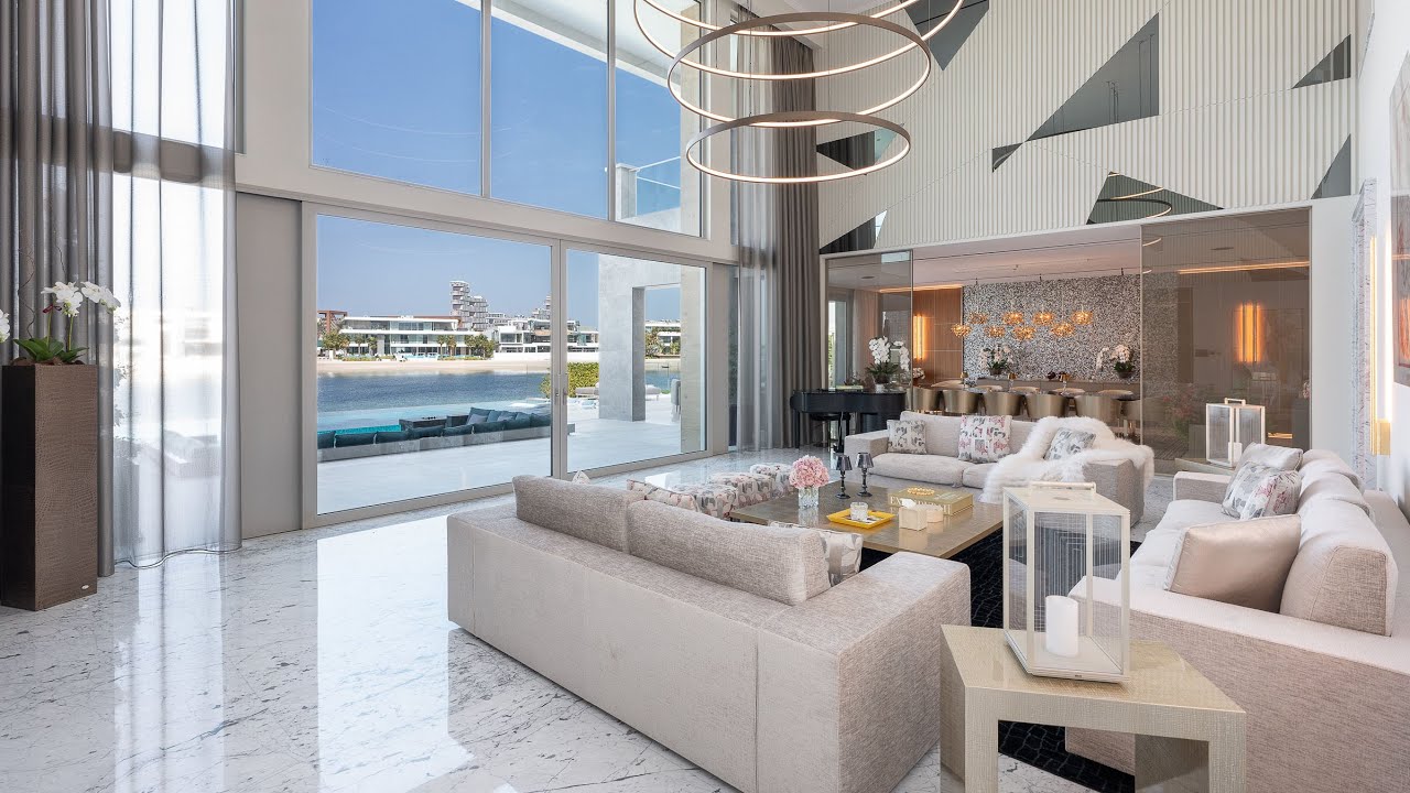 Exceptional Custom-Built Signature Villa on Palm