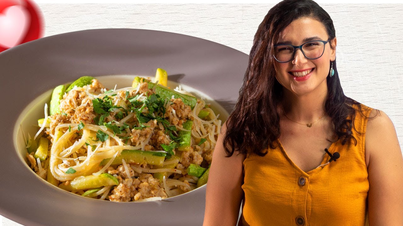 السباجيتي بولونيز عشق محدش يختلف عليه!  لينا النهارة حضرتها بالفراخ والكوسة  🍝👌😋