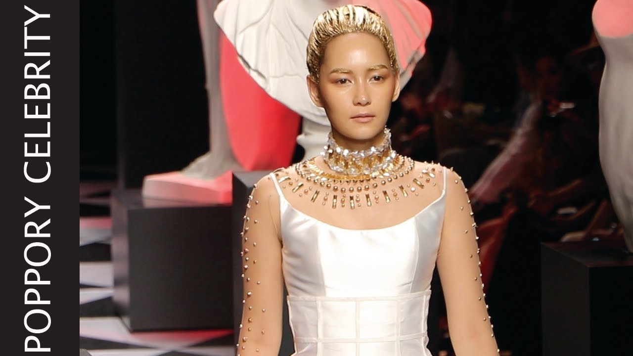 บี น้ำทิพย์ เดินแบบใน  | Elle Fashion Week 2017 |  VDO BY POPPORY