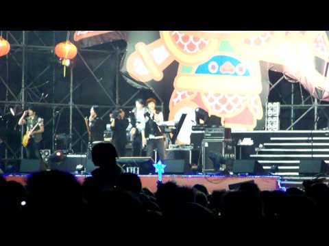 2011 2 12 高雄燈會 五月天(2)