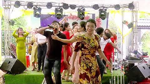 REMIT  ĐÁM CƯỚI VÙNG CAO SƠN HÀ QUẢNG NGÃI RẤT CHI LÀ VỤI NHẢY CẢ LÀNG LUÔN VUI THẬT