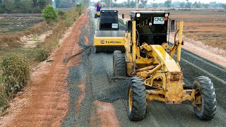 Amazing Village Foundation Road Building Technology. Strong Power Motor Grader Spreading Gravels