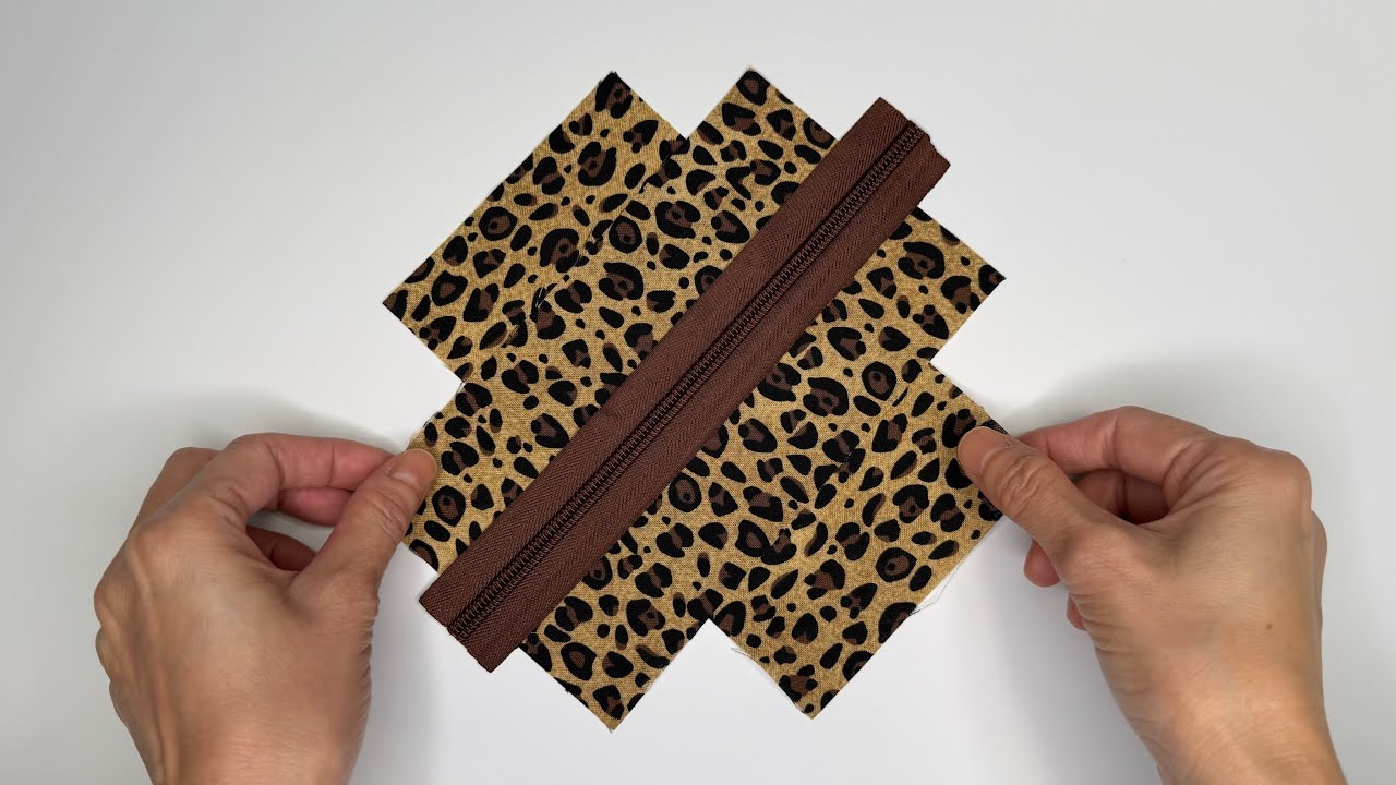 Простой и легкий способ сшить сумочку на молнии / обучающее видео по изготовлению мешочка для мон...