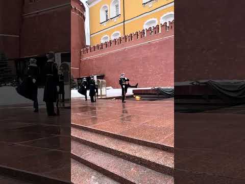 Video: Meçhul Asker Anıtı (Moskova)