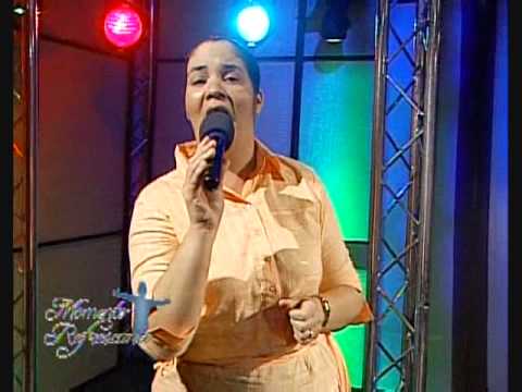 Janet Ramos canta en Momento Refrescante