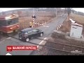 У Польщі поїзд на шаленій швидкості збив авто, водій якого проігнорував заборону проїзду