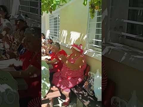 Мария Стефанова едно бузуки пей