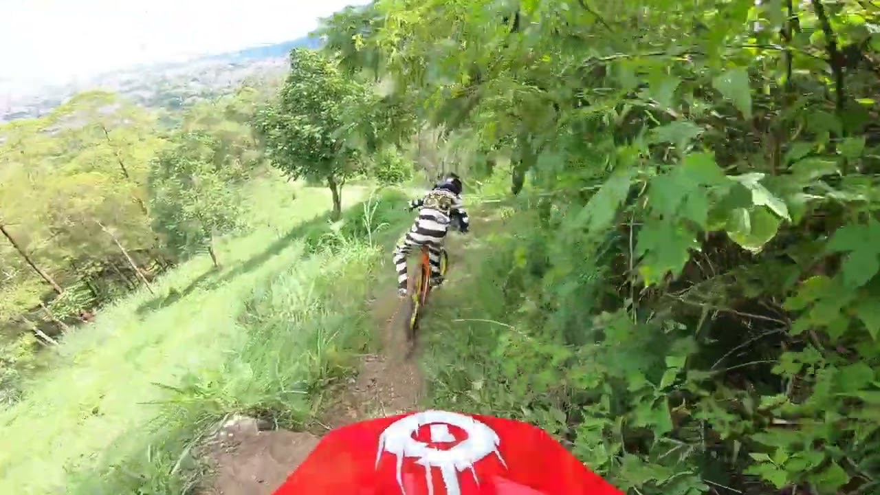 track downhill paralayang batu malang curam tapi asik