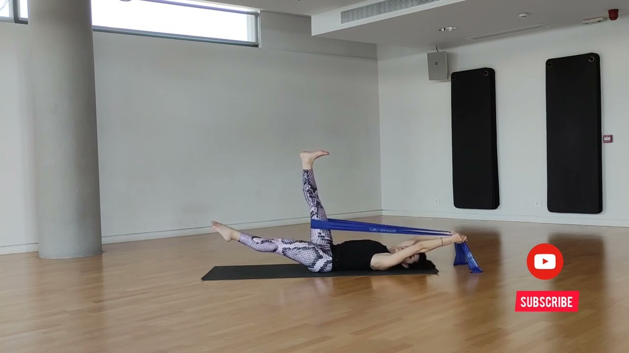 20' πρακτική Pilates στο έδαφος με λάστιχο για τις διακοπές σου!!
