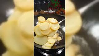 以后想吃干锅土豆片再也别去外面买了，想我这样在家里做出来非常好吃，香香辣辣的很入味，孩子都夸我是大厨#干锅土豆片 #家常菜 #湘菜 #土豆 #干锅土豆片菜谱
