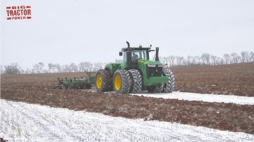 570 hp JOHN DEERE 9570R Tractor Chisel Plowing in the Snow