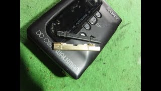 【ウォークマンプロフェッショナル】WALKMAN DD 整備動作品 SONY ウォークマンプロ WM-DD9のヒンジ部部品を真鍮で作ってみる