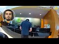 Banker Tricks Teen Scammer into Waiting For Police to Arrive