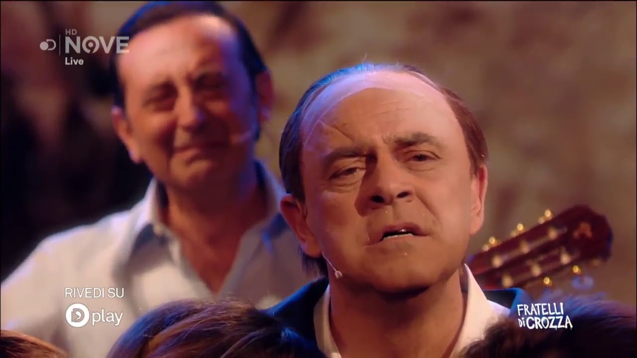 Crozza, Berlusconi canta con le olgettine 