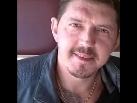 Кобяков плачет. Песня аркадия кобякова дождь. Песня аркадия кобякова дождь. Кобяков а4. Кобяков некуда бежать.