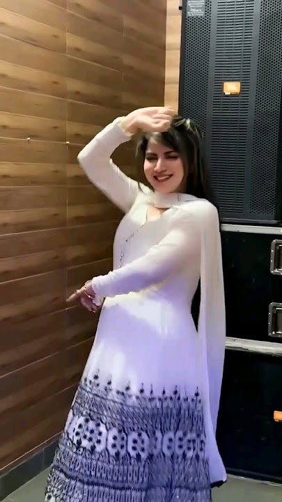 52 gaj ka daman per matak chalungi dance. piyanka mongia #shorts ❤️😇 #priyankamongia #rkhindidjsong🎶