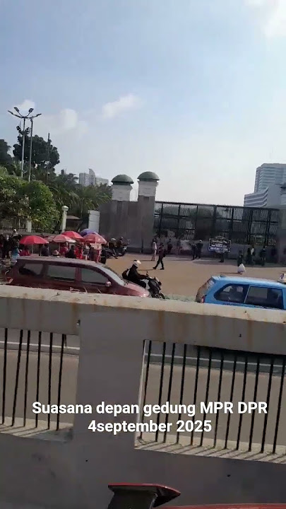 suasana depan gedung MPR DPR 4september 2025