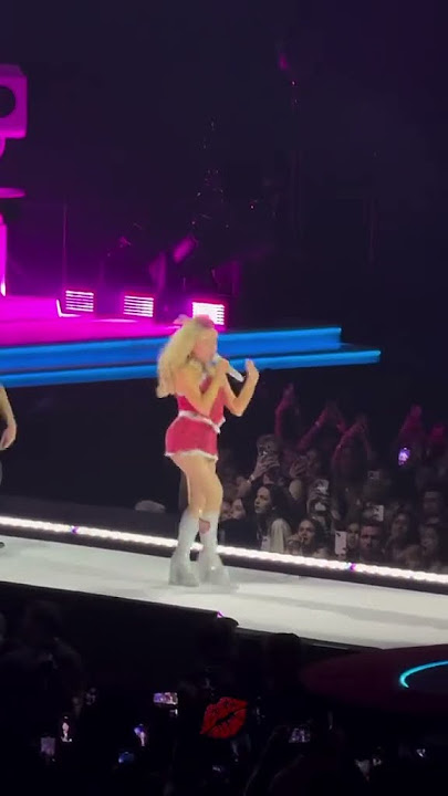 have u ever tried this one-- Sabrina Carpenter debuts a new Juno position in Orlando, FL! - @amber