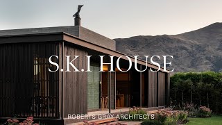 สถาปนิกออกแบบบ้านพร้อมสวนภายในอันน่ารื่นรมย์ (House Tour)