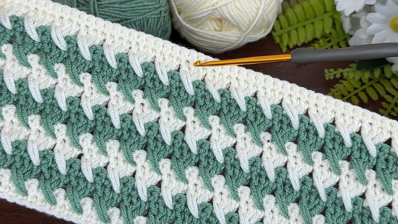 Wow, you're going to love this two-color crochet baby blanket!
