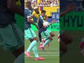 Angulo's beauty from outside the area to level the score 🇪🇨