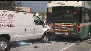 5 hurt in Palm Tran crash