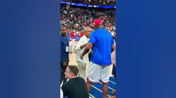 President Barack Obama tonight at the @usabasketball showcase vs Canada. #usabasketball
