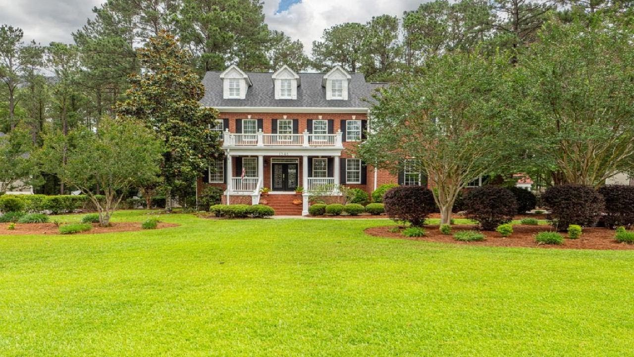 1348 White Deer Way, Mount Pleasant, SC Presented by Nancy Walsh.