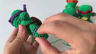 Amigurumi keychain thread Mounting (jointing) the  legs