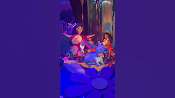 Lilo Stitch On Its A Small World Disney Disneyland Lilo Stitch Smallworld Shorts 