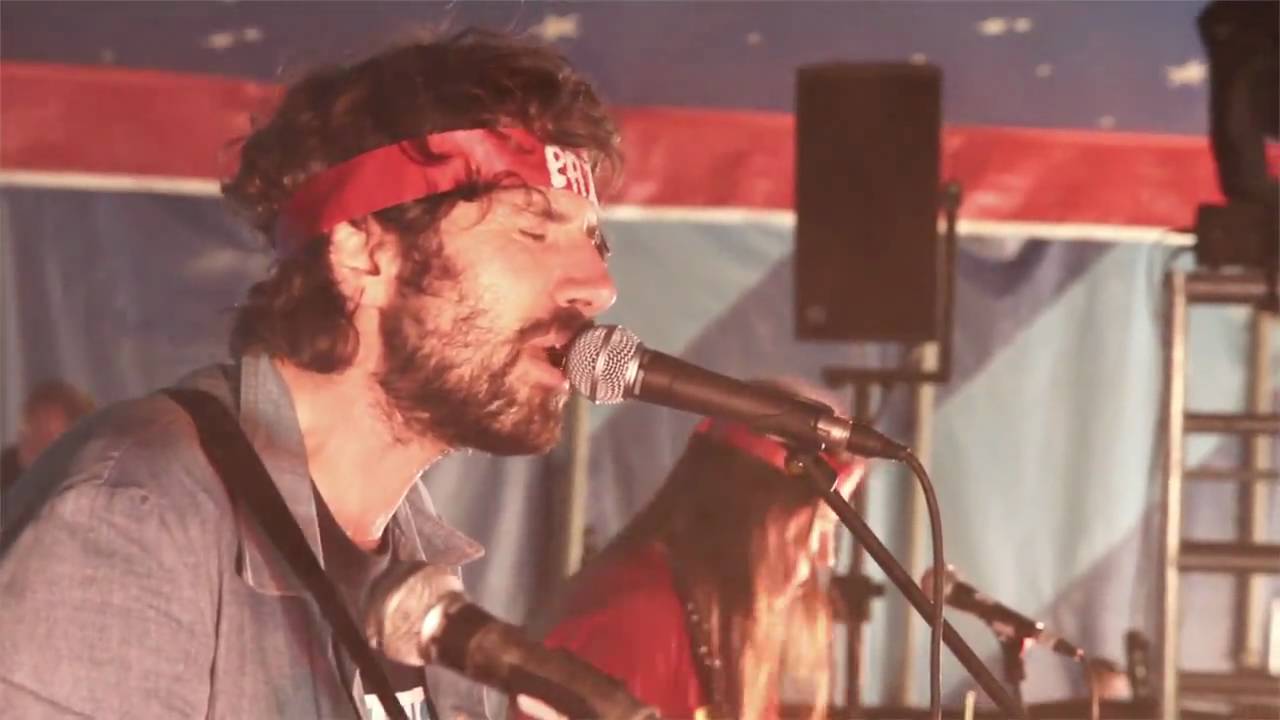 Watch Gruff Rhys and Tony Da Gatorra - In A House With No Mirrors at Field Day July 31st 2010 on YouTube