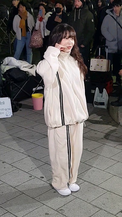 231205 hongdae busking 홍대 미녀댄스팀 레이디비(Lady B) - Stray Kids(스트레이 키즈) '소리꾼(Thunderous)' 02