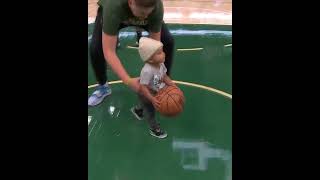 Jrue Holiday’s son Hendrix during Bucks warmups ❤️ #shorts