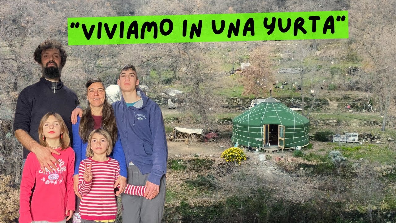 La famiglia che vive nel bosco quasi in autosufficienza