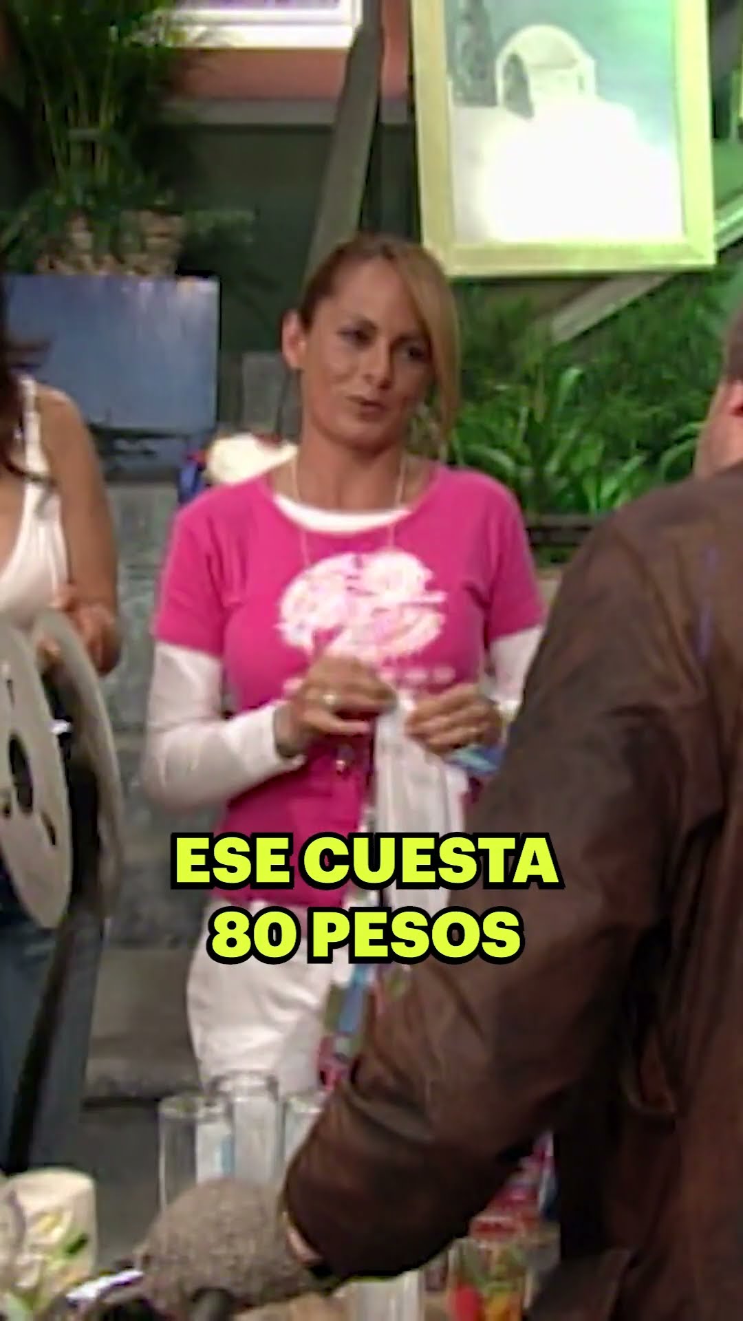 ? ¡Ya me acostumbre al sabor de la banqueta! ? #Vecinos #humor #Comedia