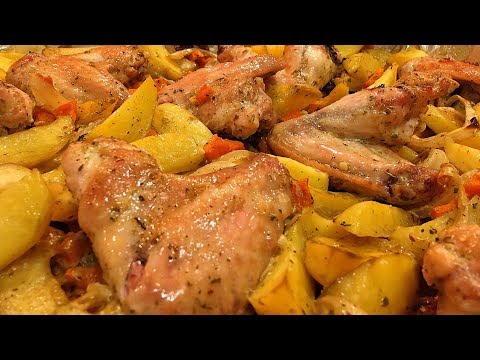 Видео рецепт Крылышки с картошкой и кабачками в духовке