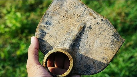 BLACKSMITHING - FORGING AN ADZE OUT OF A HOE