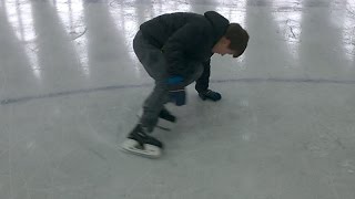 Freestyle Ice Skating Trick: Forward donut (Kreisel)