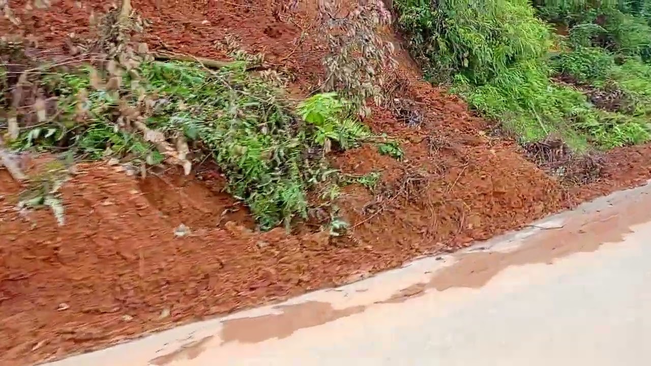 cũng đường từ quảng bình hà giang đi phố giàng vào làng nủ lở đất kinh hoàng